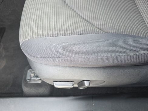 Used 2024 Toyota Highlander LE image 15