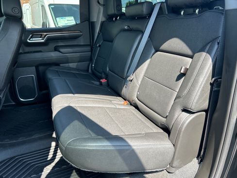 Used 2022 Chevrolet Silverado 1500 LT Trail Boss w/ LT Trail Boss Premium Package AWD/4WD image 10