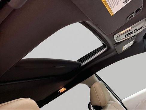 Used 2022 Toyota Sienna XLE FWD image 16