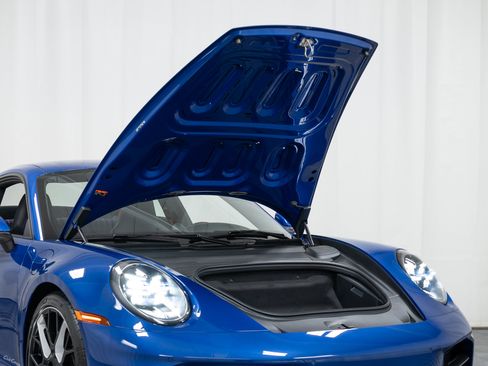 Used 2026 Porsche 911 Carrera T RWD image 13