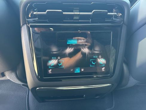 Used 2025 Cadillac Escalade IQ Luxury 1 AWD/4WD image 16