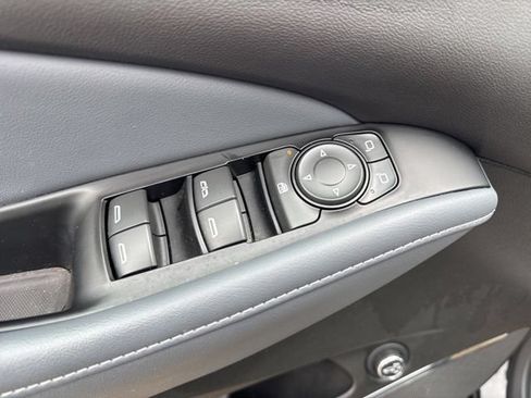 Used 2024 Buick Enclave Essence AWD/4WD image 9