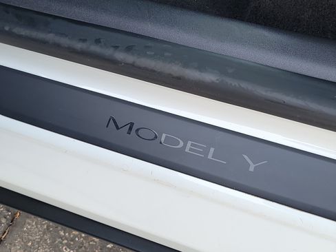 Used 2020 Tesla Model Y Long Range AWD/4WD image 24