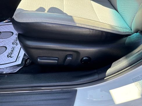 Used 2017 Toyota Camry SE image 17