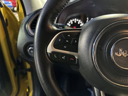 Used 2015 Jeep Renegade Latitude w/ Popular Equipment Group image 21