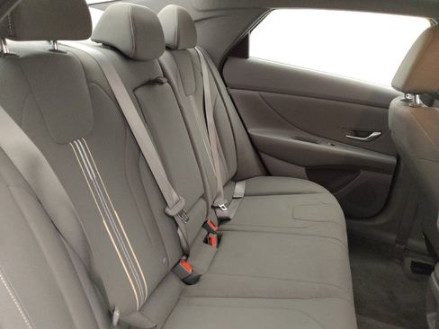 Used 2025 Hyundai Elantra SEL FWD image 19