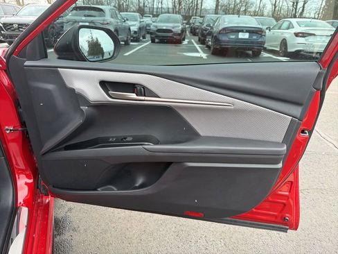 Used 2025 Toyota Camry SE w/ Convenience Package image 25