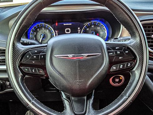 Used 2020 Chrysler Pacifica Limited w/ Quick Order Package 27H Red S image 30