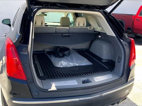 Used 2017 Cadillac XT5 Luxury w/ Driver Awareness Package FWD image 18