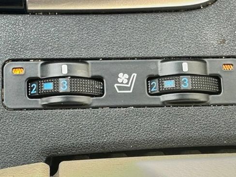 Used 2019 Toyota Highlander Limited AWD/4WD image 14