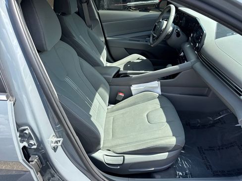 Used 2022 Hyundai Elantra SEL w/ Convenience + Premium Package FWD image 13