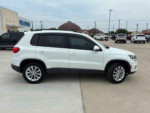 Used 2018 Volkswagen Tiguan Limited w/ Premium Package FWD image 2