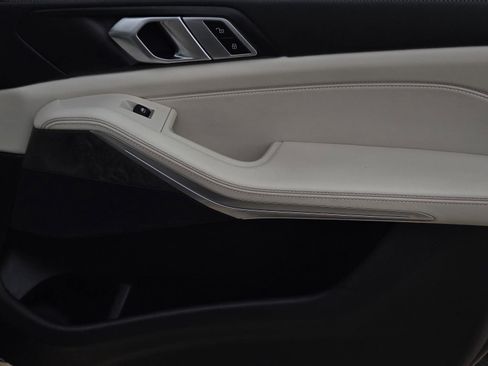 Used 2019 BMW X5 xDrive40i w/ Premium Package 2 AWD/4WD image 9