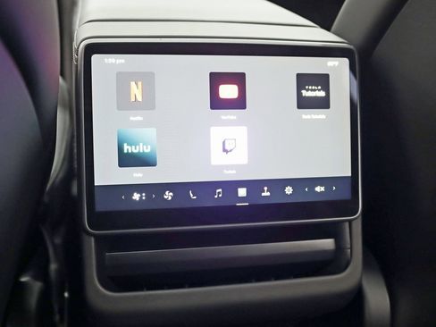 Used 2026 Tesla Model Y Long Range image 25