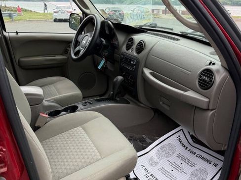 Used 2007 Jeep Liberty Sport AWD/4WD image 15