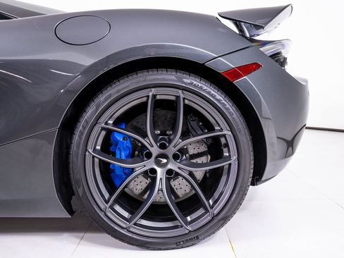 Used 2022 McLaren 720S Performance image 16