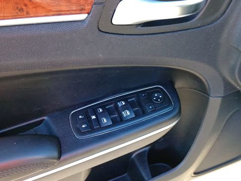 Used 2014 Chrysler 300 AWD w/ Driver Convenience Group image 12