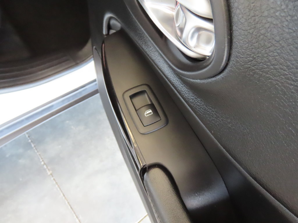Used 2019 Jeep Cherokee Latitude Plus AWD/4WD image 33
