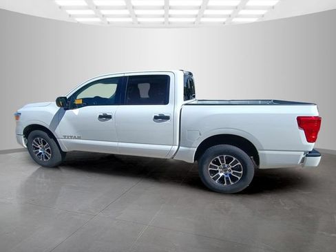 Used 2024 Nissan Titan SV AWD/4WD image 9