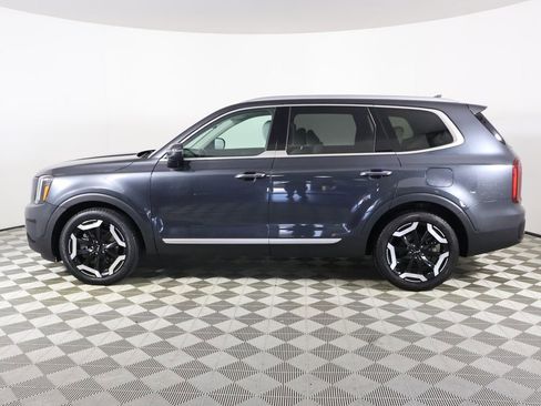 Used 2024 Kia Telluride S w/ S Sunroof Package image 3