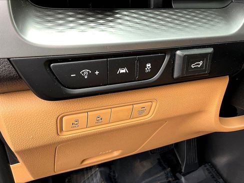 Used 2024 Kia Carnival LX FWD image 38