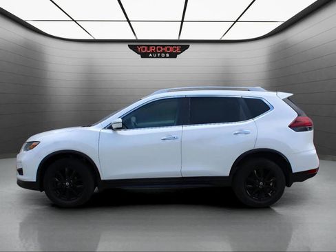 Used 2020 Nissan Rogue SV image 2
