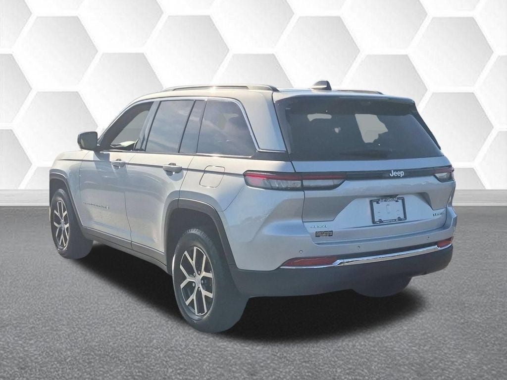 Certified 2025 Jeep Grand Cherokee Limited w/ Luxury Tech Group II AWD/4WD image 5