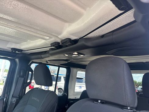 Used 2020 Jeep Wrangler Unlimited Sahara AWD/4WD image 32