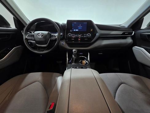 Used 2023 Toyota Highlander L FWD image 14