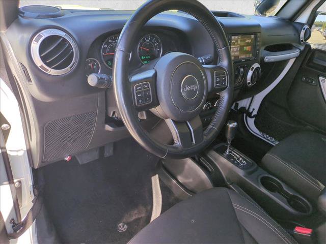 Used 2018 Jeep Wrangler Unlimited Sahara w/ Connectivity Group AWD/4WD image 10