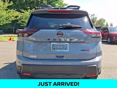 Used 2025 Nissan Rogue SV AWD/4WD image 5