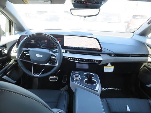 New 2026 Cadillac Optiq Luxury 2 image 23