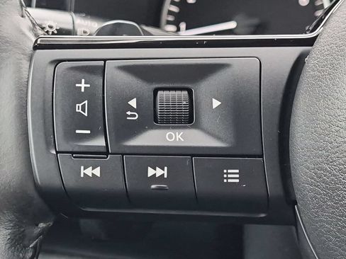 Used 2025 Nissan Pathfinder SL AWD/4WD image 14