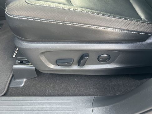 Certified 2025 Nissan Pathfinder SL FWD image 22