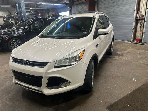 Used 2014 Ford Escape Titanium image 2