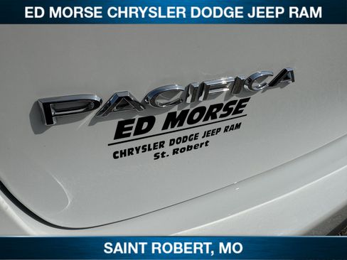 New 2027 Chrysler Pacifica Limited w/ Family Tech Group AWD/4WD image 10
