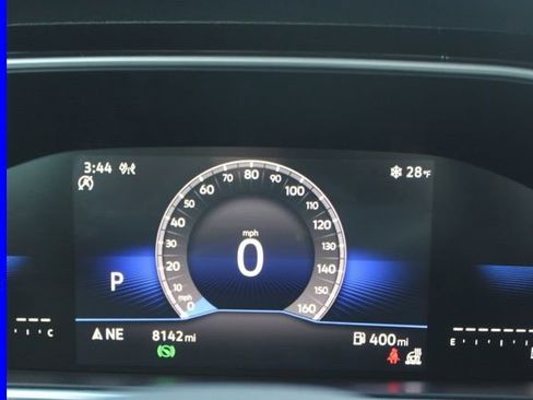 Used 2025 Volkswagen Taos SE w/ Panoramic Sunroof Package AWD/4WD image 34