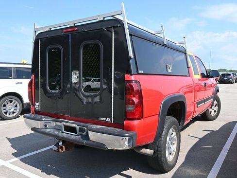 Used 2006 Chevrolet Silverado 1500 LT w/ Light Duty Power Package AWD/4WD image 3