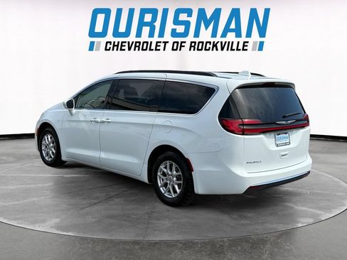 Used 2022 Chrysler Pacifica Touring-L FWD image 4