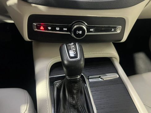 Used 2020 Volvo XC90 T5 Momentum AWD/4WD image 23