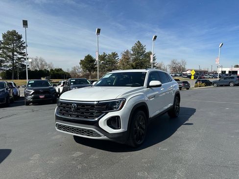 Used 2025 Volkswagen Atlas Cross Sport SEL image 14