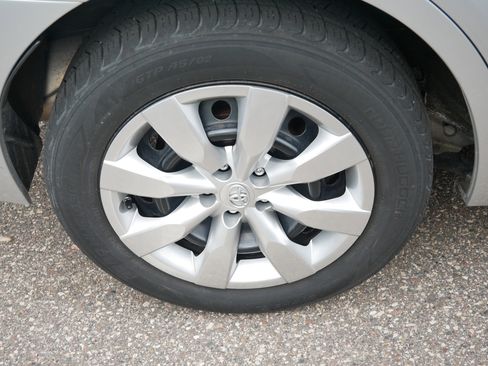Used 2016 Toyota Corolla LE FWD image 5