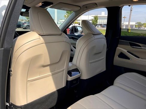 Certified 2025 INFINITI QX60 Luxe image 33