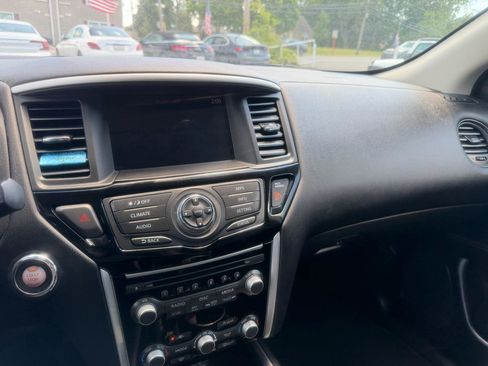 Used 2019 Nissan Pathfinder S AWD/4WD image 13