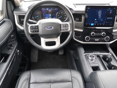 Used 2024 Ford Expedition XLT image 22