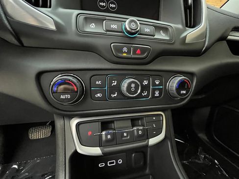 Used 2023 GMC Terrain SLE w/ Driver Convenience Package AWD/4WD image 24
