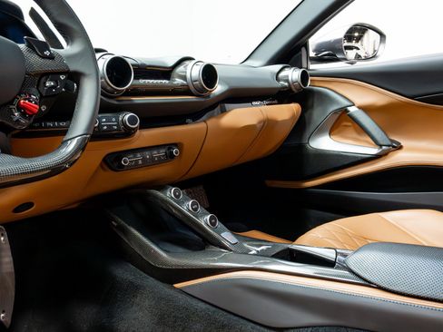 Used 2020 Ferrari 812 Superfast RWD image 13