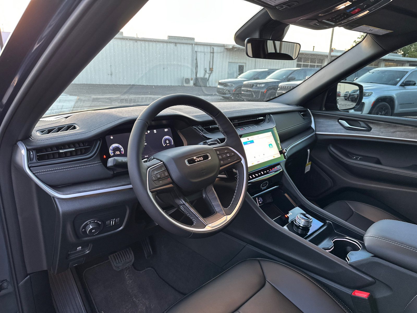 New 2027 Jeep Grand Cherokee Limited RWD image 12
