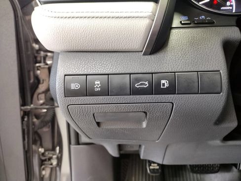 Used 2018 Toyota Camry LE FWD image 20