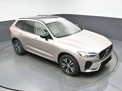 Used 2024 Volvo XC60 B5 Core w/ Protection Package Premier AWD/4WD image 18
